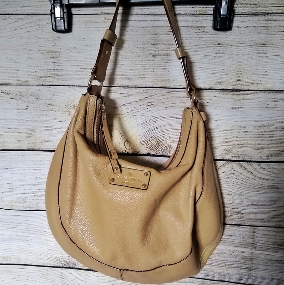 Kate Spade New York “Bow Tile Maise” Satchel. This 2-way bag  ♠️Kate Spade Handbag tan maroon trim gold zip